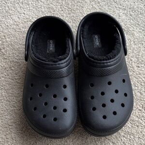 CROCS Kids Black Fleece-Lined Slippers